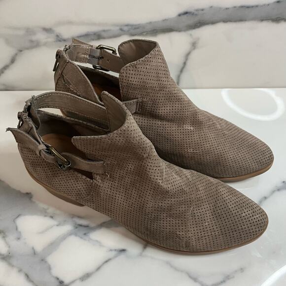 DV by Dolce Vita | Women's Taupe Perforated Back Zip Side Buckle Booties Sz 9.5 - Picture 2 of 8